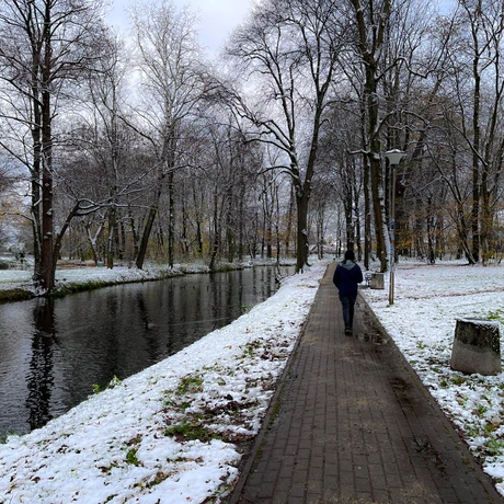 Zima 2023. Pierwszy śnieg w Rzeszowie [Park im. Szafera] - fot 18